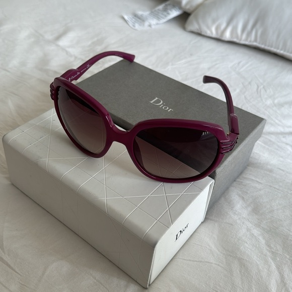 Christian Dior Sunglasses brand new. Oversized for Woman. Burgundy color. - Picture 2 of 6